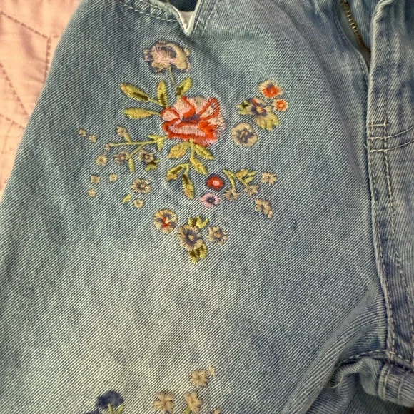 Embroidered Floral Straight Leg Jeans - Picture 6 of 7